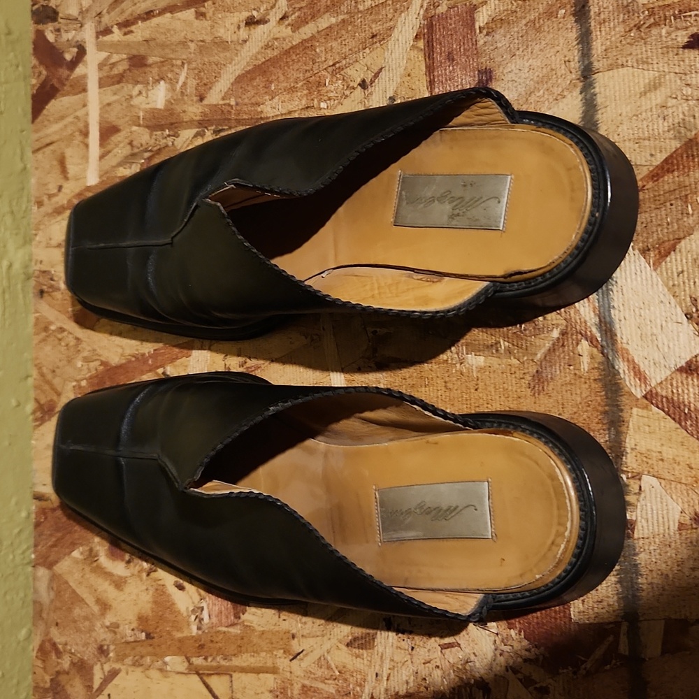 Shoes - Picture 5 of 5
